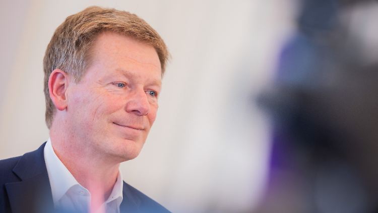 Lokführergewerkschaft GDL fordert Entlassung von Bahn-Chef Lutz