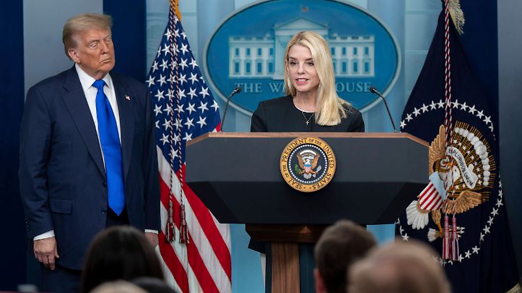 Bericht: Trump steht in den Epstein-Akten - und wusste davon