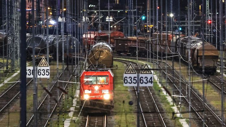 EVG f&uuml;rchtet Kahlschlag bei der Bahn