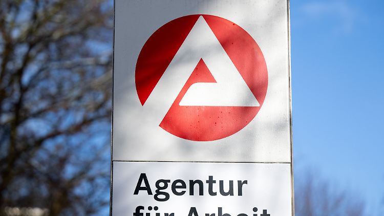 Zahl der Arbeitslosen steigt auf fast drei Millionen