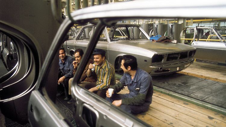 Deutsche arbeiten (fast) so viel wie nie