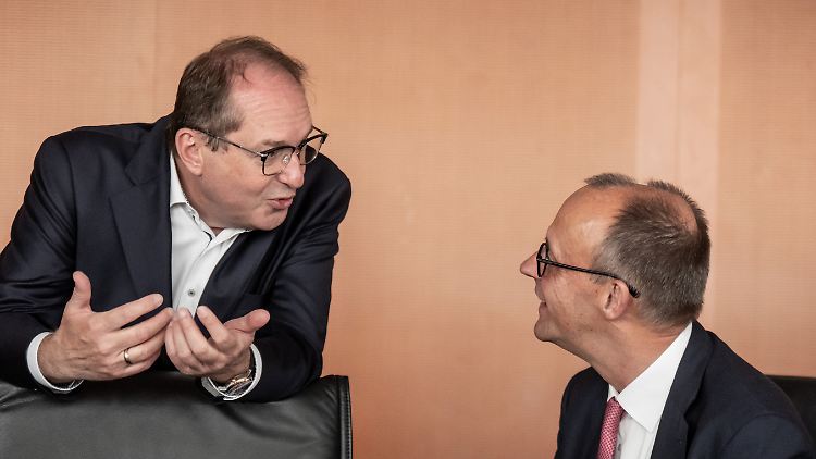 CDU und CSU schieben sich wieder knapp vor die AfD