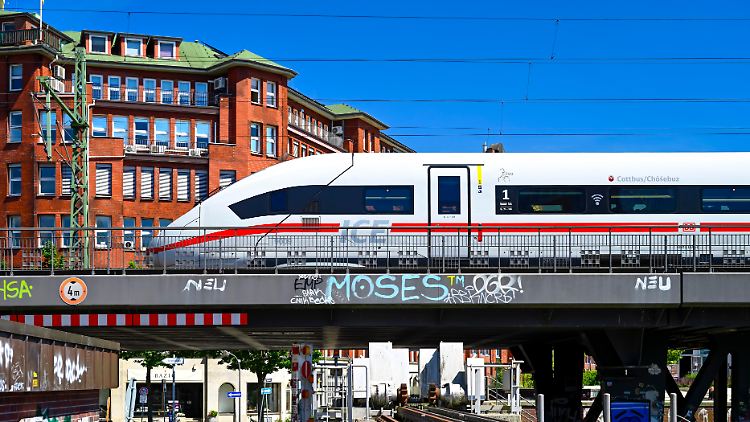 Bahn verbessert sich und f&auml;hrt dennoch Millionenverlust ein