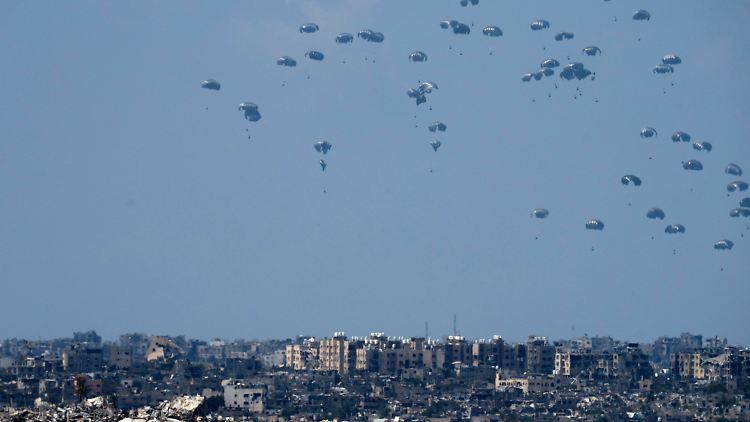 "Die unsinnigste Luftbrücke, die es je gab"