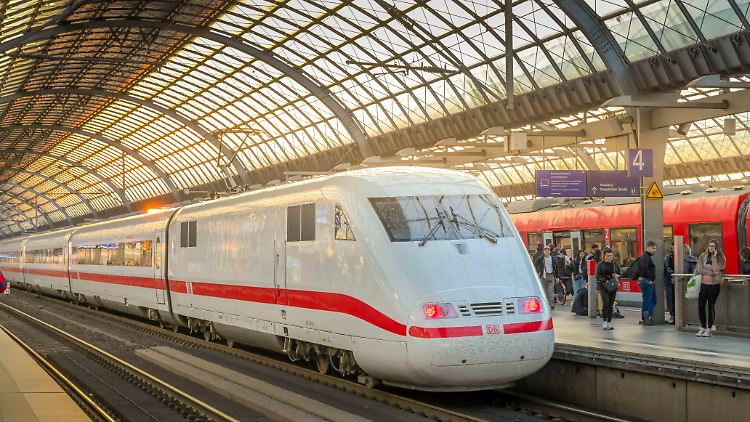 Deutsche Bahn bleibt unpünktlich, hat aber mehr Kunden