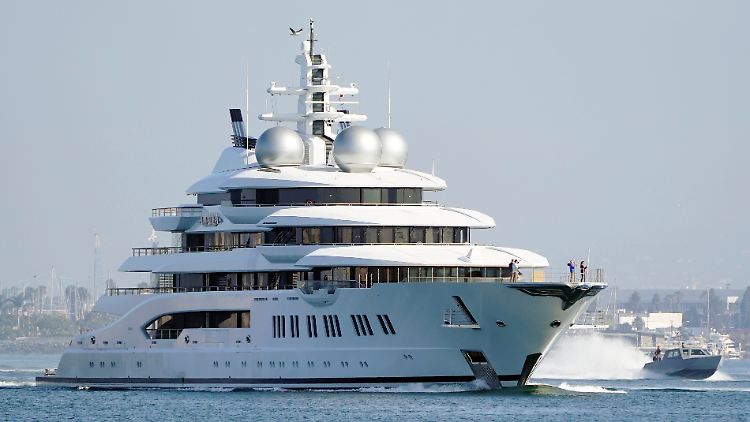 Beschlagnahmte Luxusjacht eines russischen Oligarchen wird versteigert