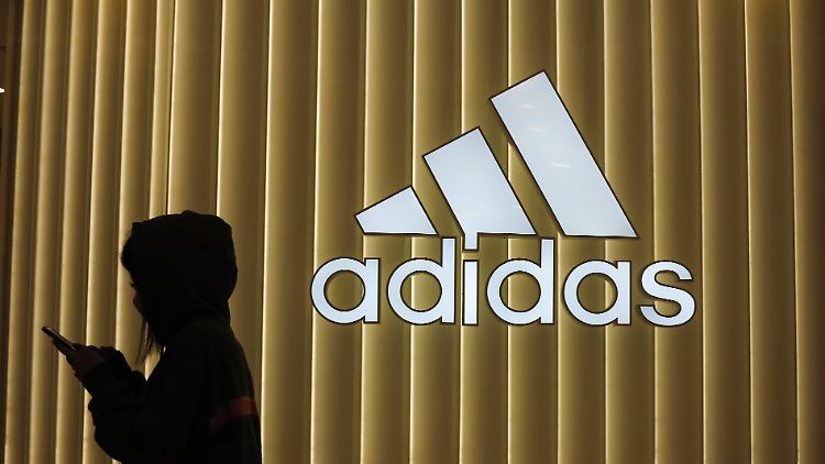 Adidas zahlt künftig nicht mehr nach Tarif
