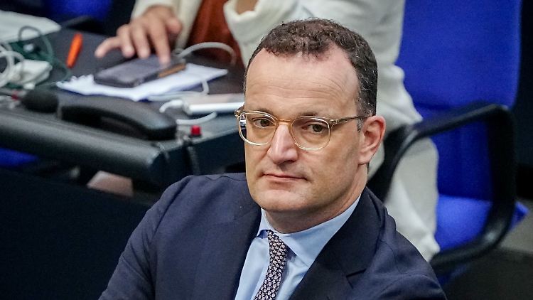 Grünen-Politiker stellen Merz 90 Fragen zu Spahns Maskendeals