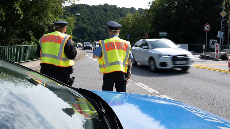 Ökonomen votieren für deutlich längere Arbeitszeit von Beamten