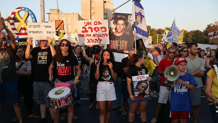 Angeh&ouml;rige sehen in neuer Gaza-Offensive "Todesurteil" f&uuml;r Geiseln