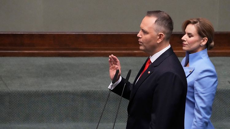 Karol Nawrocki übernimmt Präsidentenamt in Polen