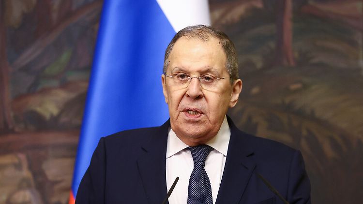 Lawrow kommt mit "klarer Position" - und Sowjet-Shirt nach Alaska