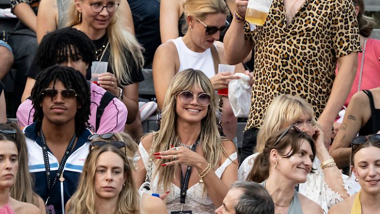 Heidi Klum tanzt beim Tokio-Hotel-Jubiläum auf den Rängen