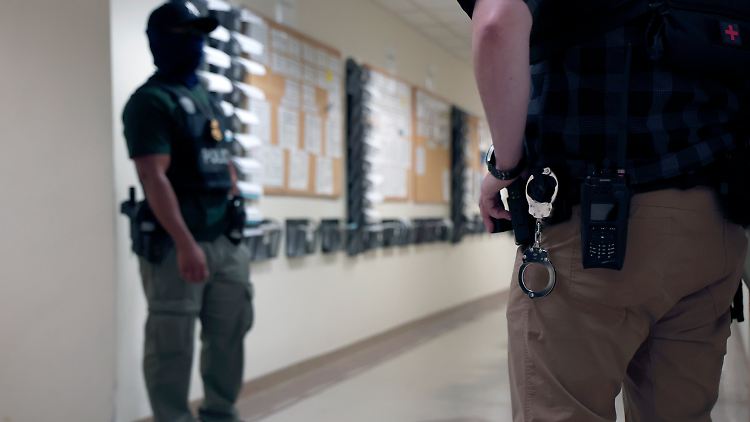 Mann stirbt bei Flucht vor ICE-Beamten in Kalifornien