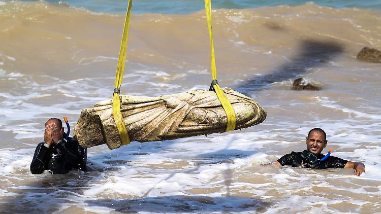 Ägypten birgt kopflose Statue aus dem Mittelmeer
