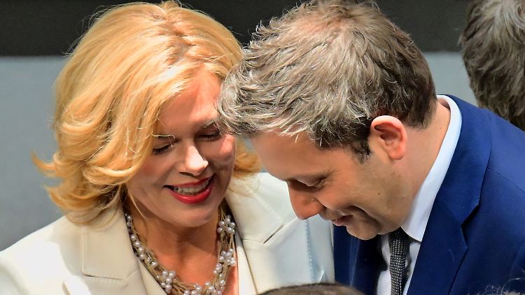 Klingbeil zeigt sich "irritiert" von Kl&ouml;ckner