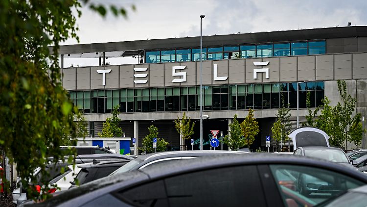 Batteriebrand stoppt Tesla-Produktion in Grünheide