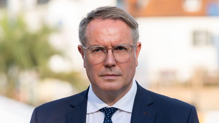 Ministerpräsident Schweitzer fordert höhere Steuern für "Superreiche"