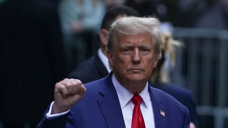 Trump entgeht Millionenbußgeld und feiert "vollständigen Sieg"