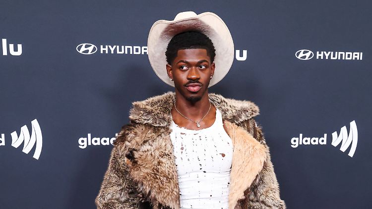Fast nackter Lil Nas X nach Angriff auf Polizisten verhaftet