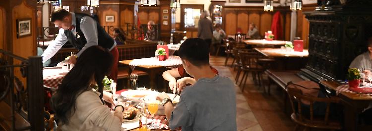 "Rostbraten und Wurstsalat - Wirtshäusern wird die Bude eingerannt"