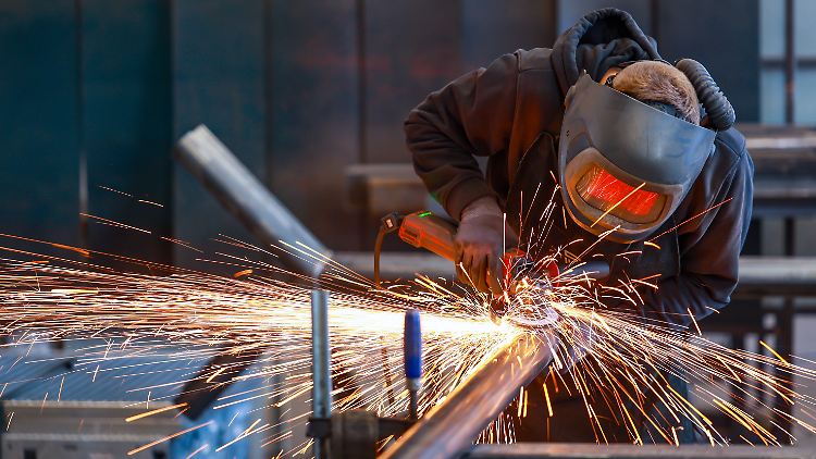 Jobkahlschlag in der Industrie hat massive wirtschaftliche Folgen