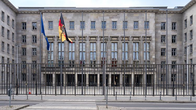 Klingbeil fordert von allen Ressorts Sparvorschläge