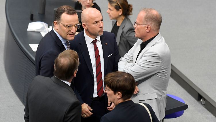 Spahn schl&auml;gt Abgeordneten Teambuilding-Abend vor