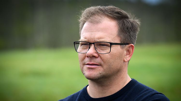 Umweltminister Schneider unterzog sich Haartransplantation