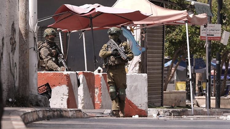 Israelische Soldaten schießen in Richtung Deutscher-Welle-Journalisten