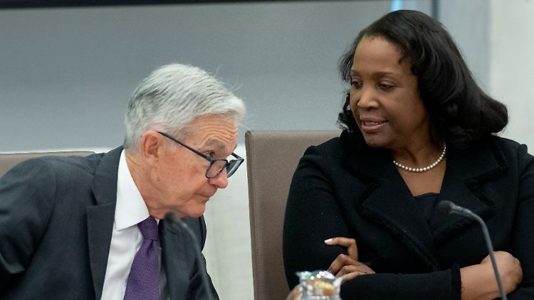 Entlassene Fed-Direktorin Cook verklagt Trump