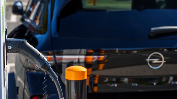 Opel verschiebt Elektro-Wende - Verbrenner bleiben länger