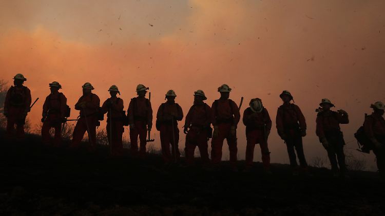 Einwanderungsbehörde nimmt Feuerwehrmänner im Einsatz fest