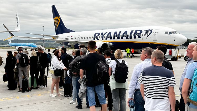 Flugbegleiter von Ryanair-Bonus für Bodenpersonal verärgert
