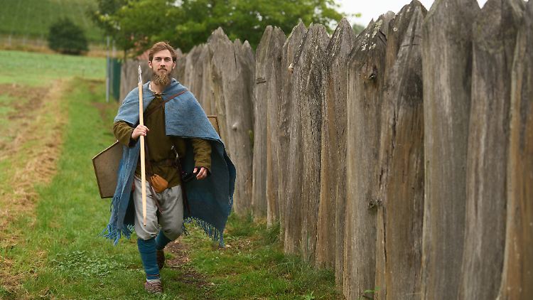 27-Jähriger macht Wanderung in germanischer Kriegsausrüstung