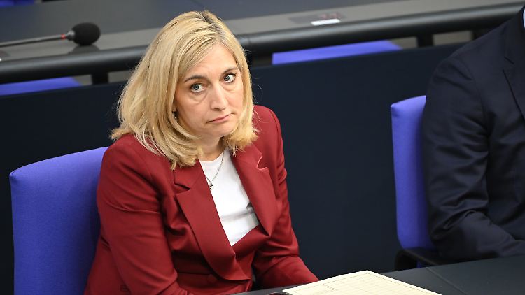 Warken: Krankenkassensystem ohne Reform nicht finanzierbar