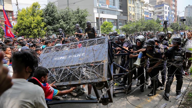 Etliche Menschen sterben bei Protesten in Nepal