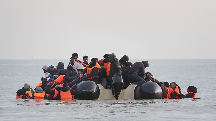 Mehr Bootsmigranten fahren über Ärmelkanal nach England