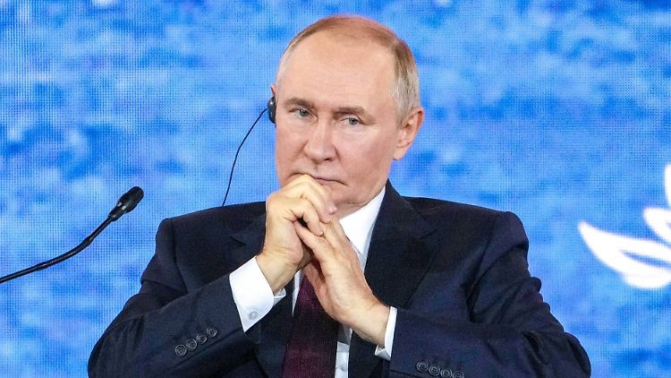 Putin angeblich an Treffen mit Selenskyj außerhalb Moskaus "interessiert"