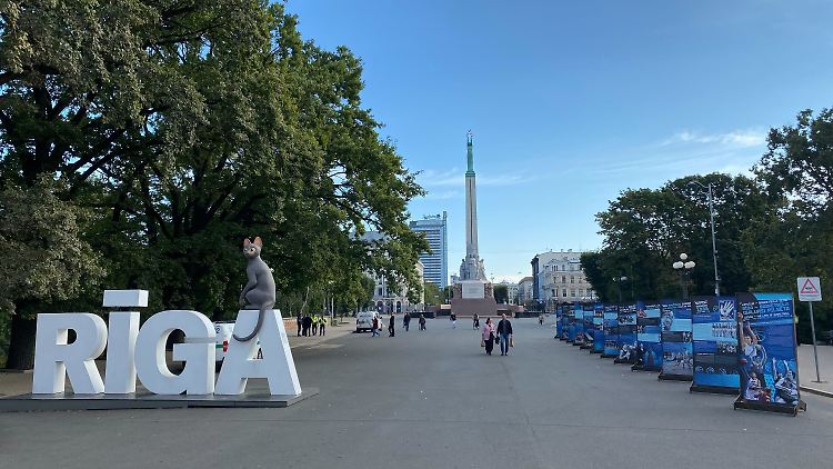 Lettland verweist Hunderte Russen des Landes