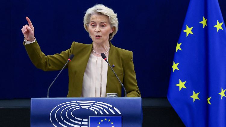Von der Leyen will laut Strategiepapier am Verbrenner-Aus festhalten