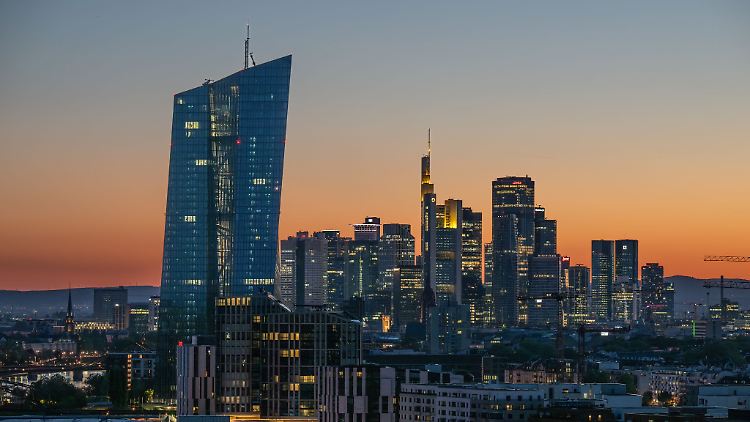 EZB hält Leitzinsen im Euroraum konstant