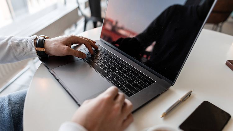 Zwei Drittel der deutschen Firmen klagen über langsames Internet