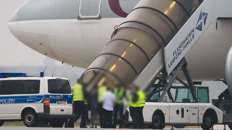 Regierung führt direkte Gespräche mit Taliban über Abschiebungen