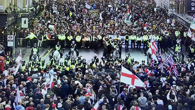 Zehntausende folgen Demoaufruf von Rechtsextremen in London