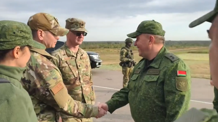 US-Militärs verfolgen russisch-belarussisches Großmanöver