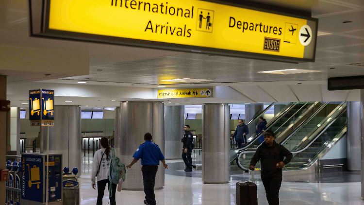 Tech-Riesen warnen Mitarbeiter vor Verlassen der USA