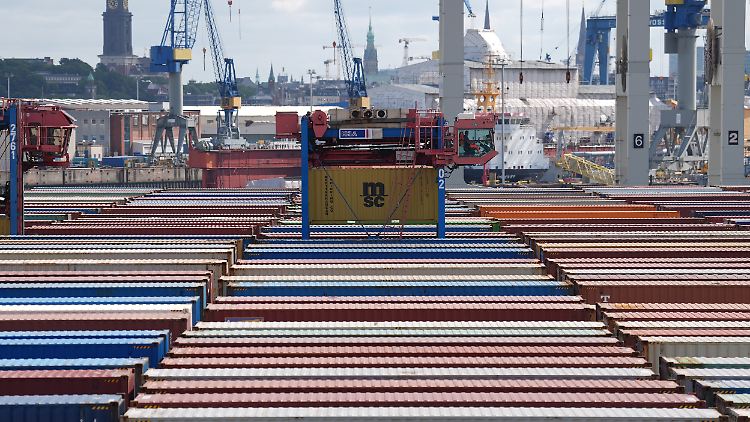 Deutsche Export&uuml;bersch&uuml;sse auf vierj&auml;hrigem Tiefstand