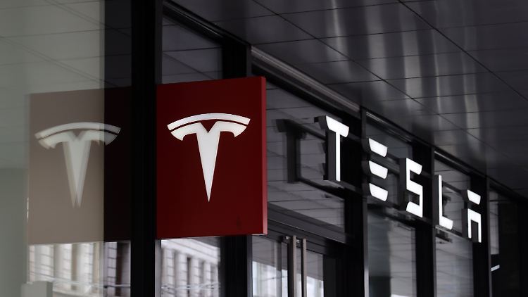 Tesla einigt sich au&szlig;ergerichtlich nach t&ouml;dlichem Autopilot-Unfall