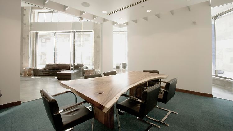 In Chefetagen deutscher Unternehmen sinkt Anteil Ostdeutscher